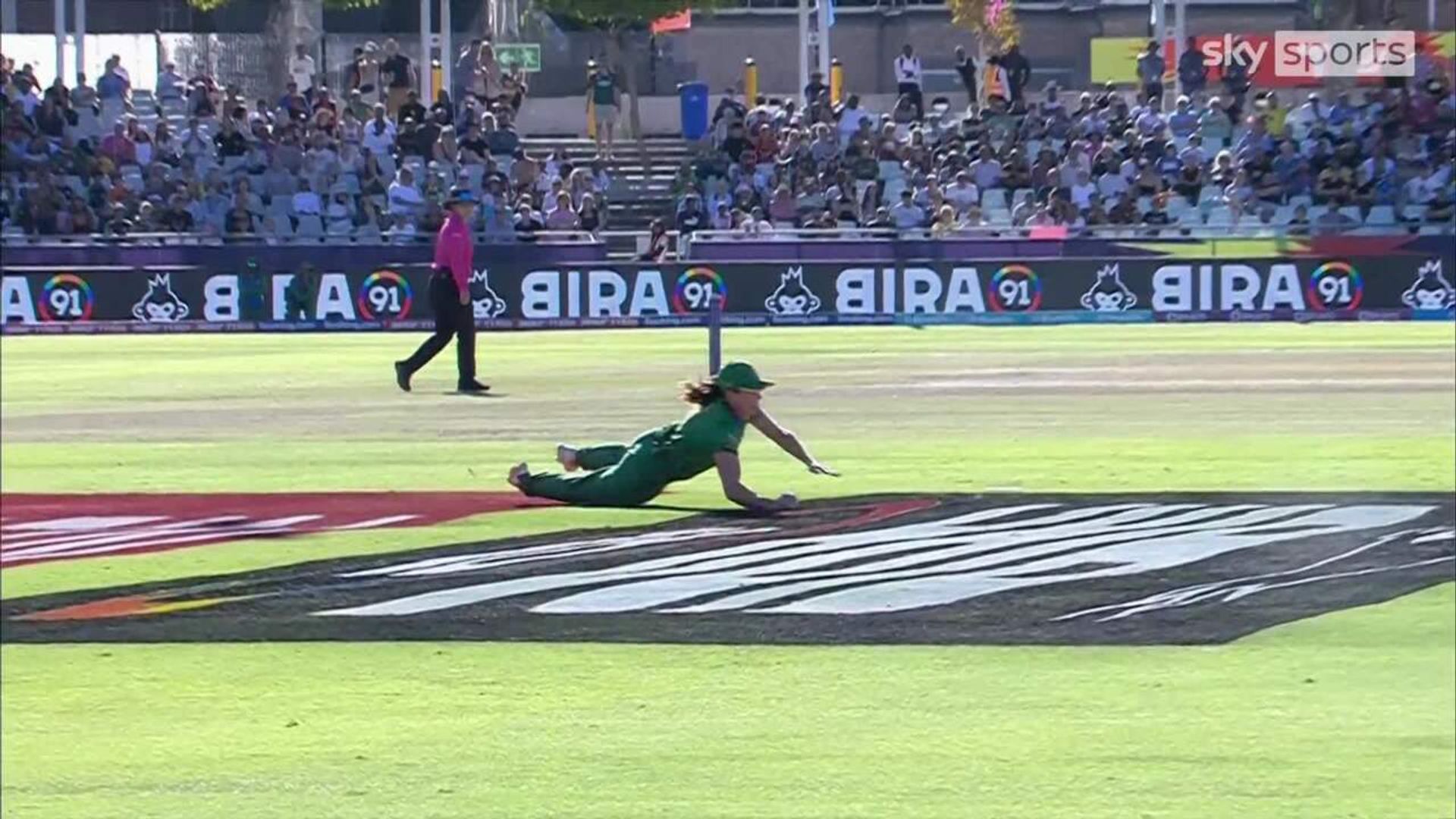 'This is magic!' - Brits produces the most outstanding one-handed catch