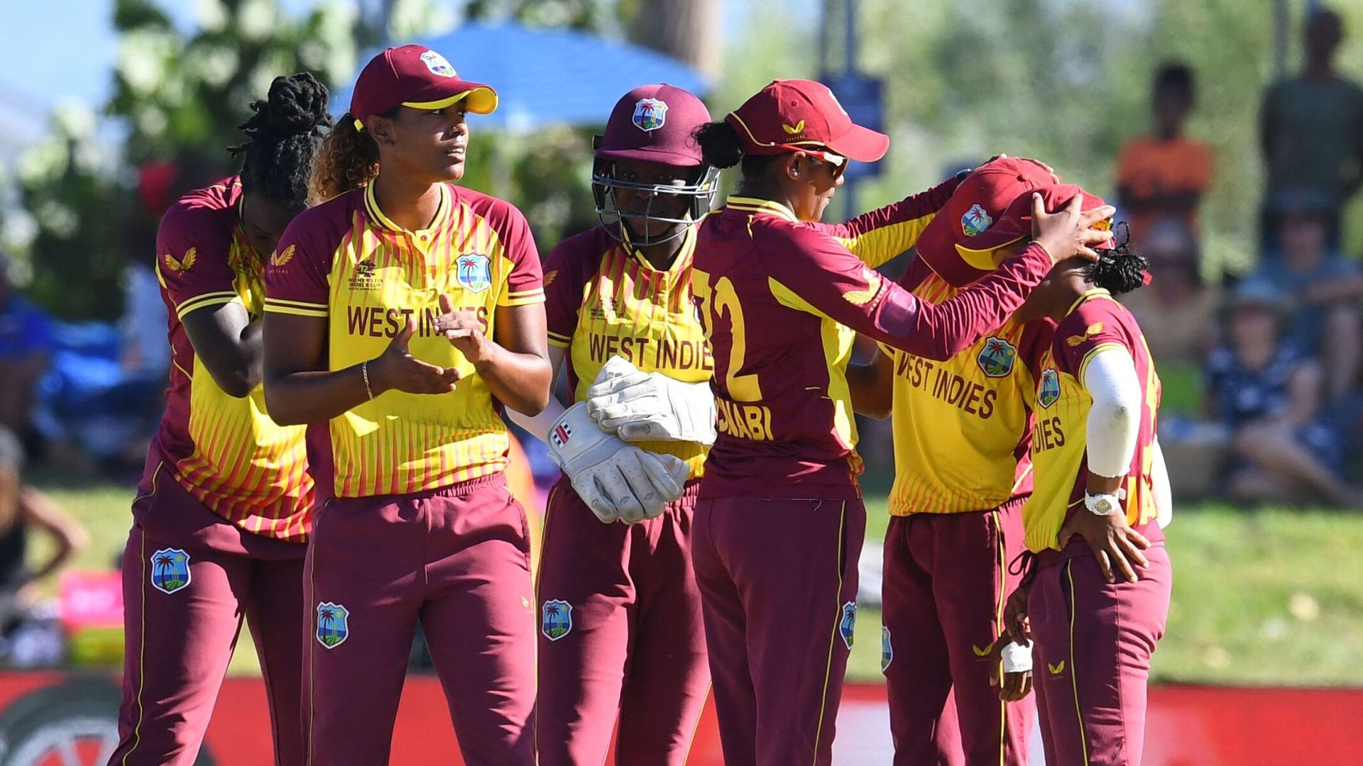West Indies clinch close victory over Pakistan | England through to semi-finals