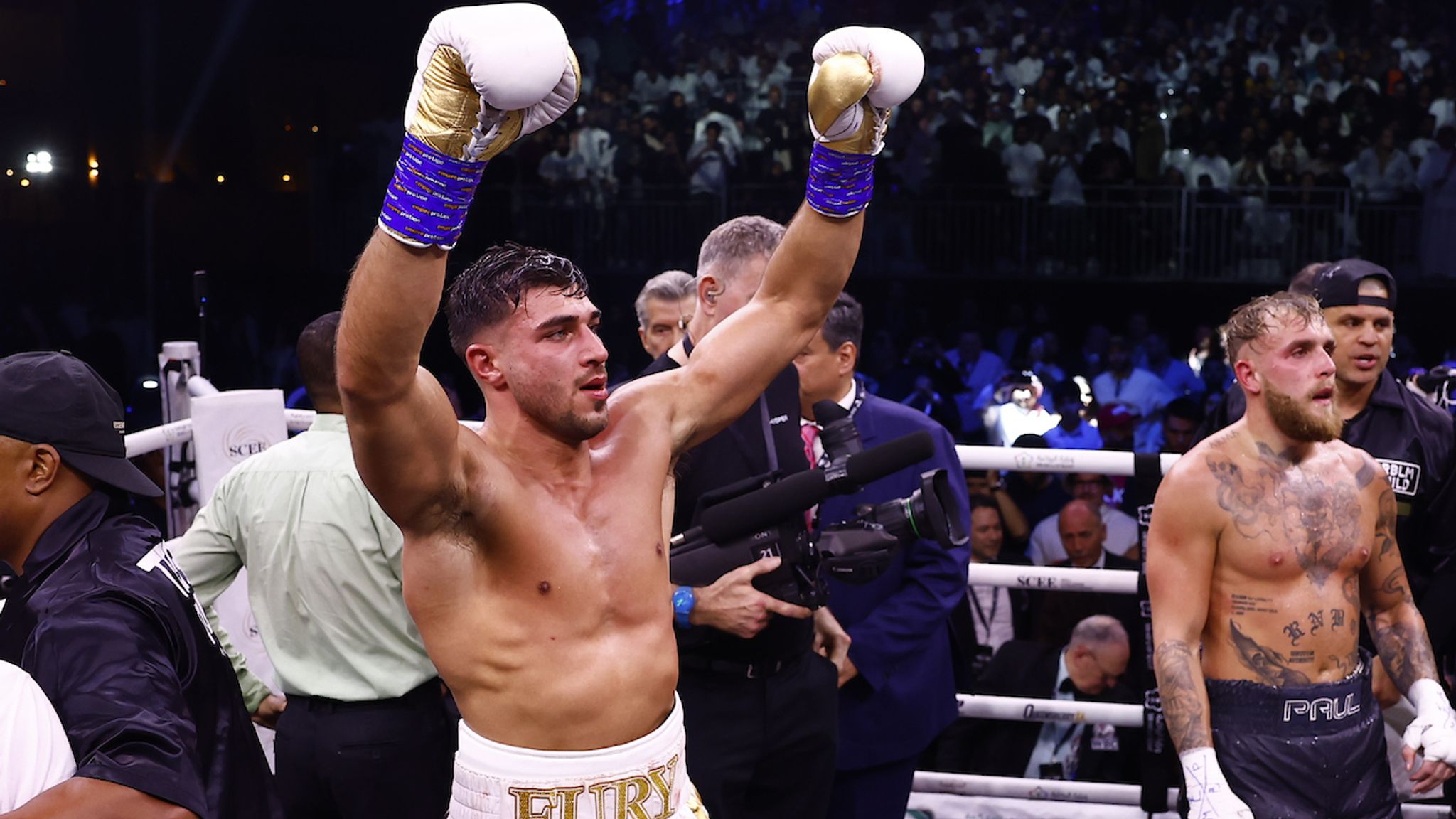 Tommy Fury beats Jake Paul but has to rise from the canvas to win split-decision victory in Saudi Arabia Boxing News Sky Sports