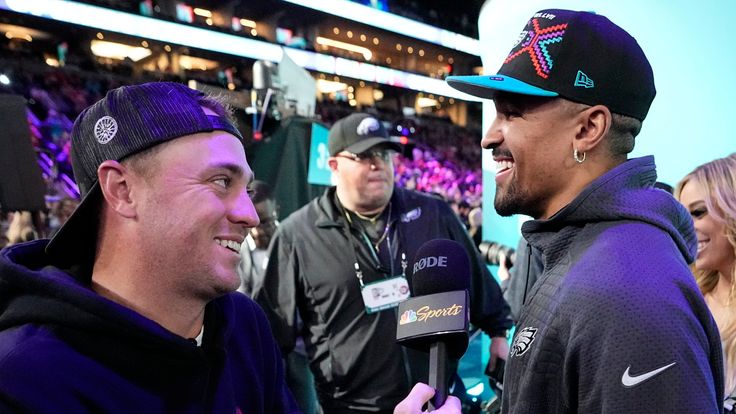 Philadelphia Eagles QB Jalen Hurts speaks with PGA Tour Justin Thomas at Super Bowl opening night 