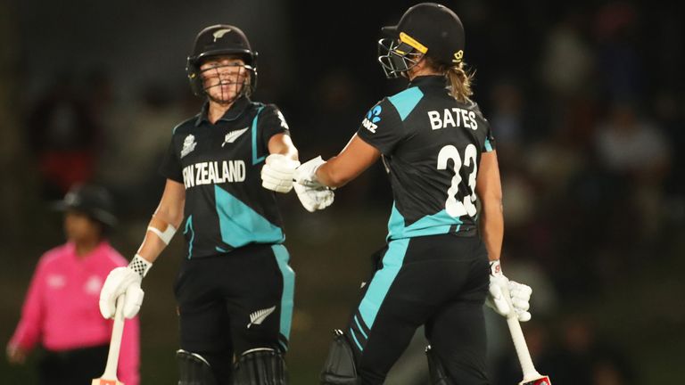 Amelia Kerr and Suzie Bates's partnership anchored the innings for New Zealand