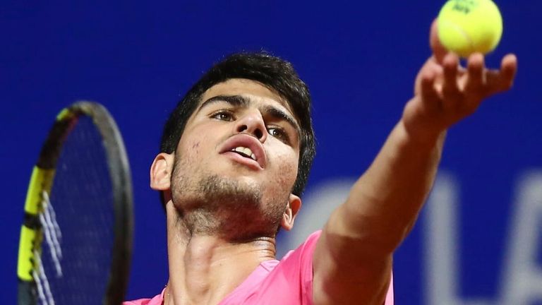 Carlos Alcaraz, ex N..1 y actual N..2 del ranking ATP, regresa a las canchas luego de cuatro meses de inactividad; se enfrenta en los octavos de final ante el serbio Laslo Djere. 15-02.23 (GDA via AP Images)