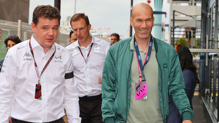 Zinedine Zidane fue fotografiado con Alpine durante el Gran Premio de Mónaco el año pasado 