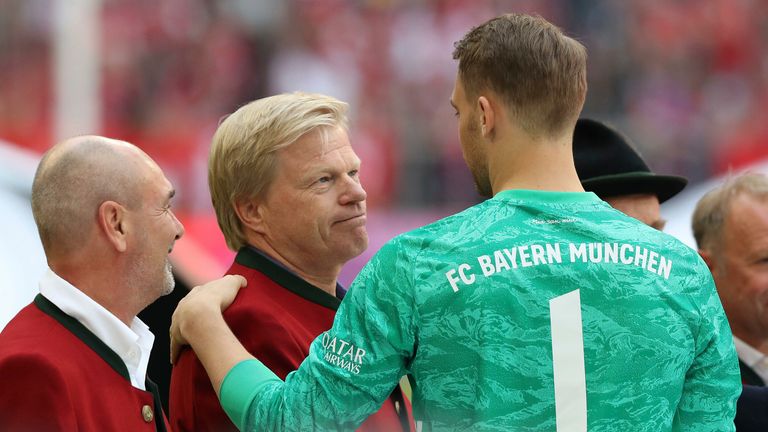Oliver Khan has hit back at Manuel Neuer after his comments about the club's actions