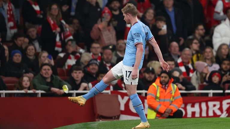 De Bruyne kicks a water bottle at the Emirates