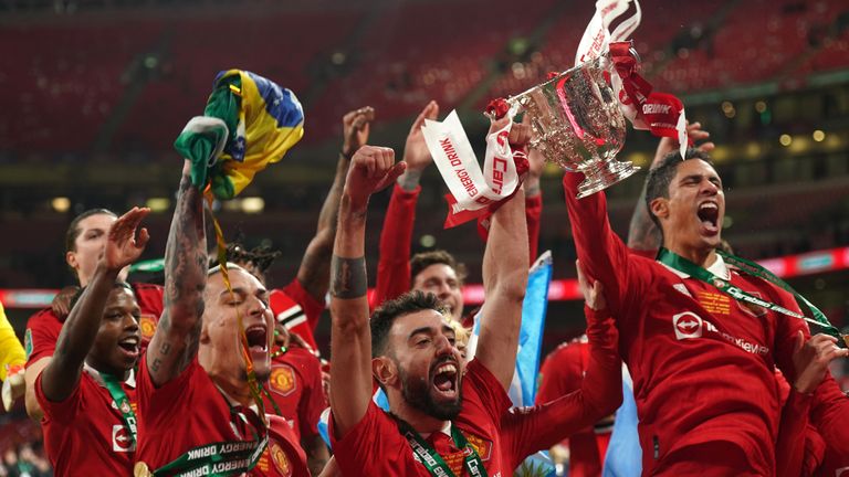 Man Utd players celebrate with the trophy