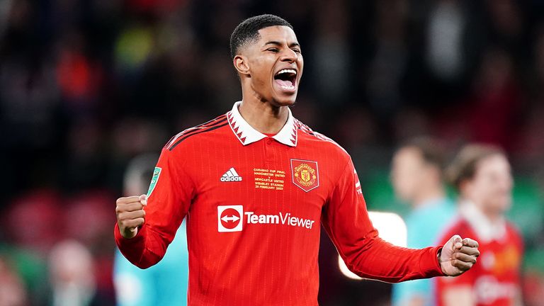 Marcus Rashford celebra la victoria del Manchester United en la final de la Carabao Cup