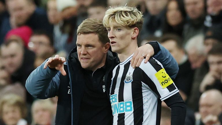 Eddie Howe introduces substitute Anthony Gordon against West Ham