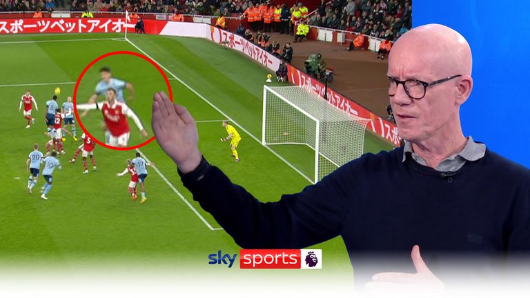 Former Premier League referee Dermot Gallagher analyzes VAR referee Lee Mason's decision on Brentford's goal against Arsenal.