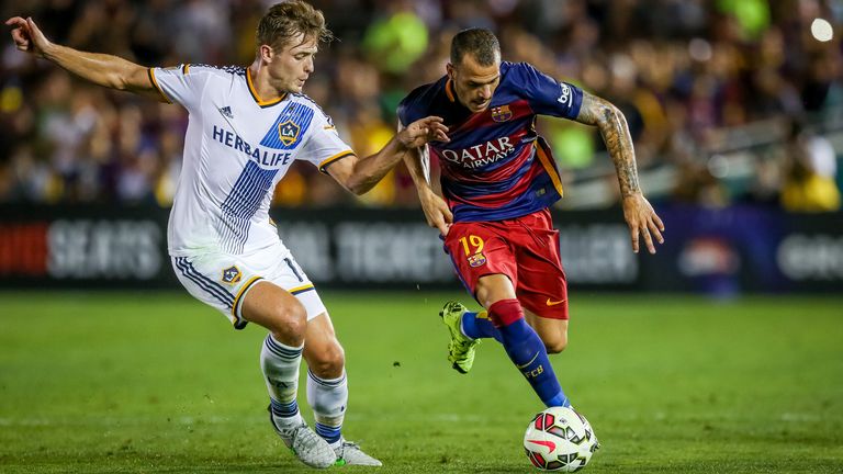 Robbie Rogers playing for LA Galaxy against Barcelona