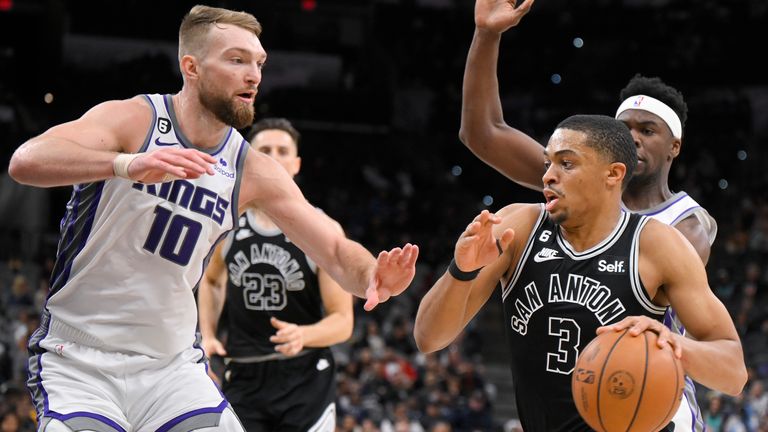 San Antonio Spurs&#39; Keldon Johnson drives against Sacramento Kings&#39; Domantas Sabonis
