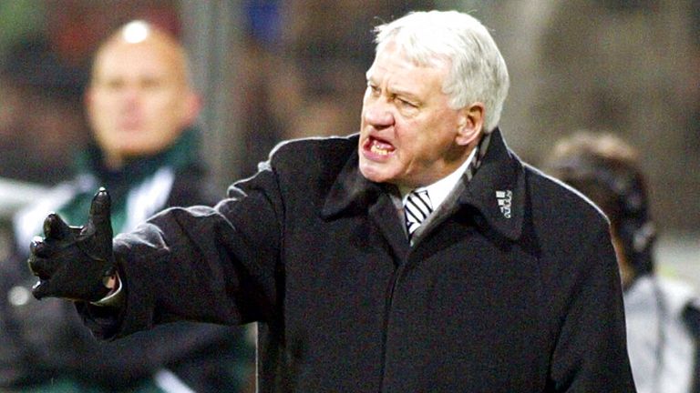 Newcastle United's coach Sir Bobby Robson shouts during the second phase champions league soccer match between Bayer 04 Leverkusen and Newcastle United 