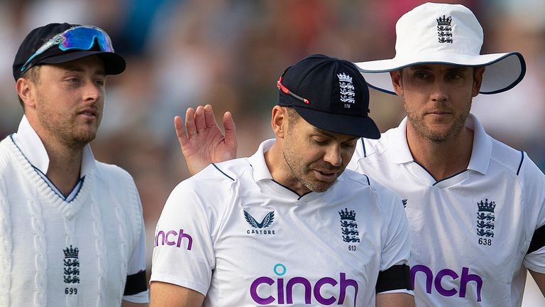 LONDON, ENGLAND - SEPTEMBER 11: England's fast bowling trio of Ollie Robinson, James Anderson and Stuart Broad during day four of the Third LV= Insurance Test Match between England and South Africa at The Kia Oval on September 11, 2022 in London, England. (Photo by Visionhaus/Getty Images)