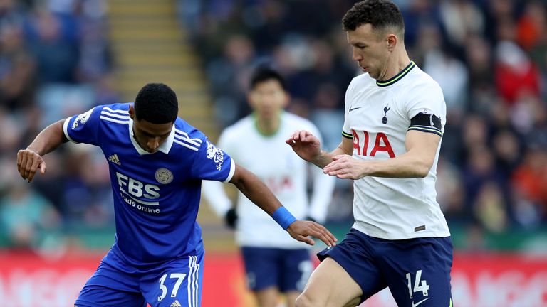 Leicester City&#39;s Tete (left) and Tottenham Hotspur&#39;s Ivan Perisic battle for the ball