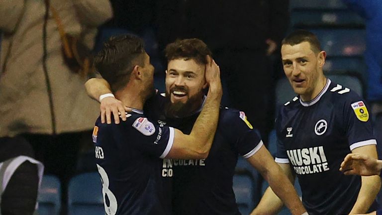 Tom Bradshaw netted a late leveller for Millwall against league leaders Burnley
