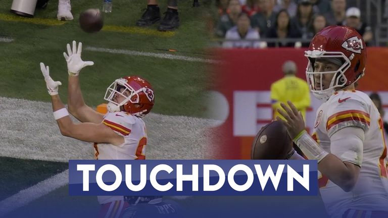 Patrick Mahomes finds Travis Kelce for an 18-yard touchdown in Super Bowl LVII