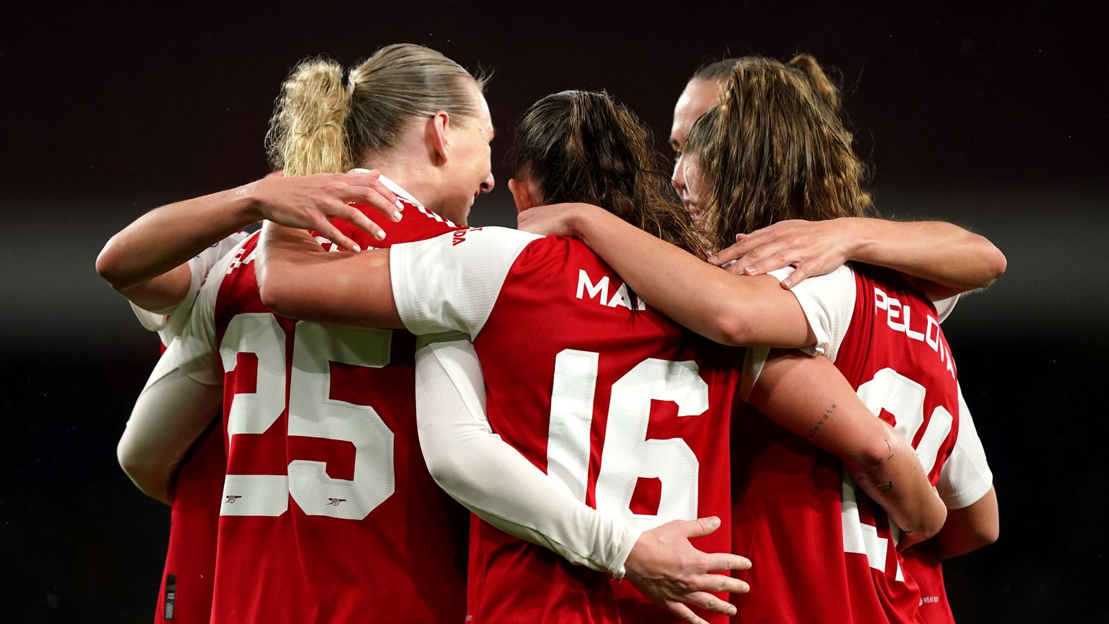 Arsenal 2-0 Bayern Munich (2-1 Aggregate): Frida Maanum And Stina ...