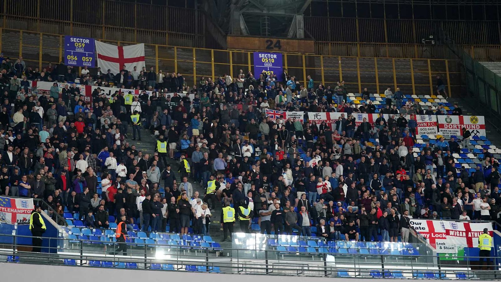 Aficionados de Inglaterra retenidos en autobuses por su propia seguridad antes del clasificatorio para la Eurocopa 2024 en Italia tras la amenaza de los Ultras de Napoli |  Noticias de futbol