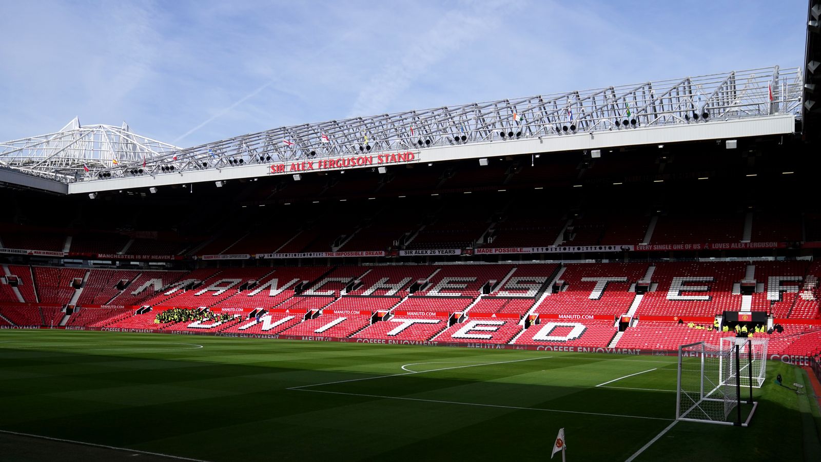 Manchester United espera ingresos anuales récord a pesar de la saga de adquisiciones |  Noticias de futbol
