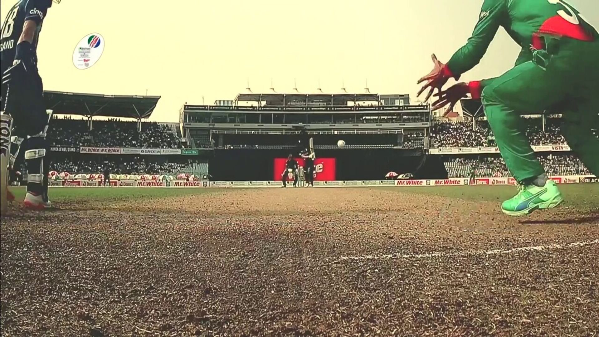 Stump cam captures amazing Taskin catch to dismiss Buttler!