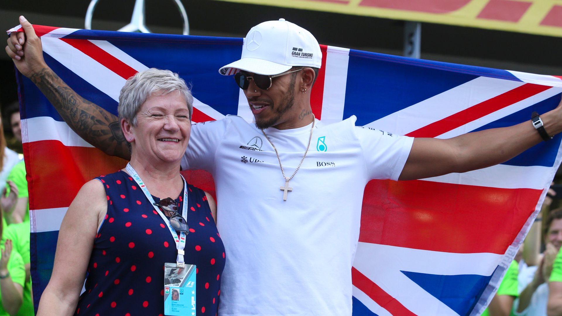 F1 stars mark Mother's Day with charity campaign