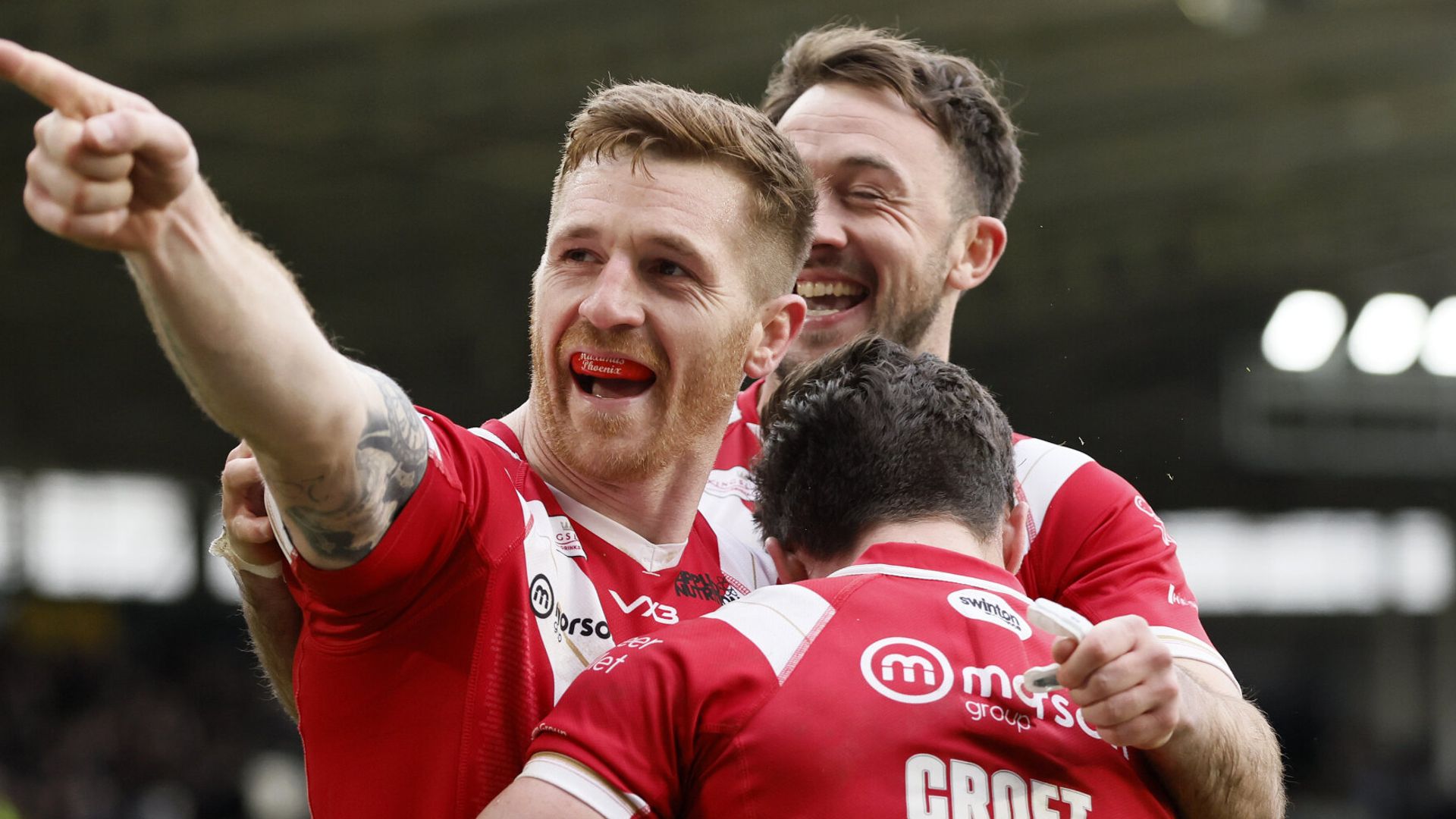 Salford score 60 to embarrass Hull FC at home