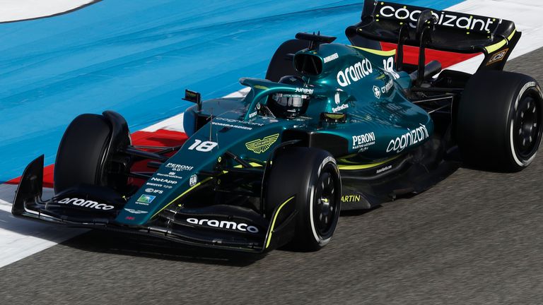 Lance Stroll drives the AMR22 in Bahrain at the beginning of the 2022 F1 season