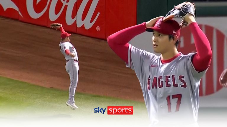 Hunter Renfroe of the Los Angeles Angels pulled off an unbelievable no-look catch against the Oakland Athletics.