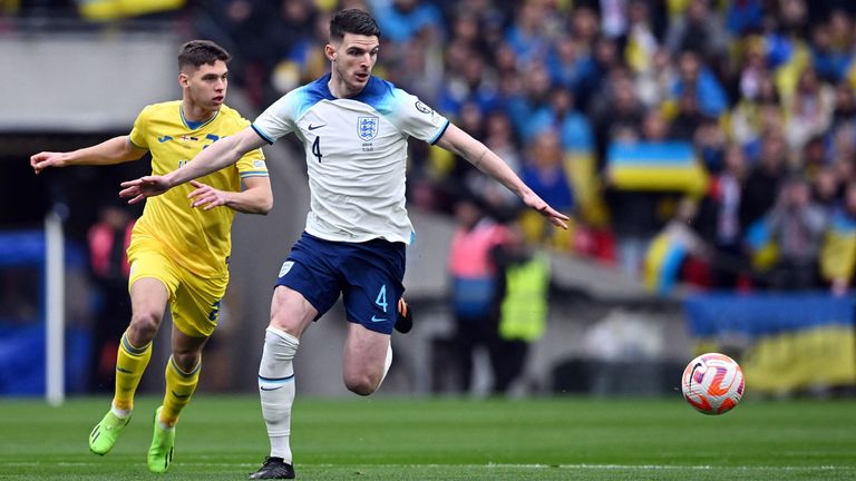 Declan Rice pulls away from Ukraine's Heorhiy Sudakov