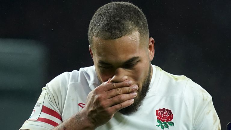 England's Ollie Lawrence leaves the field after picking up an injury during the Guinness Six Nations match at Twickenham Stadium, London. Picture date: Saturday March 11, 2023.

