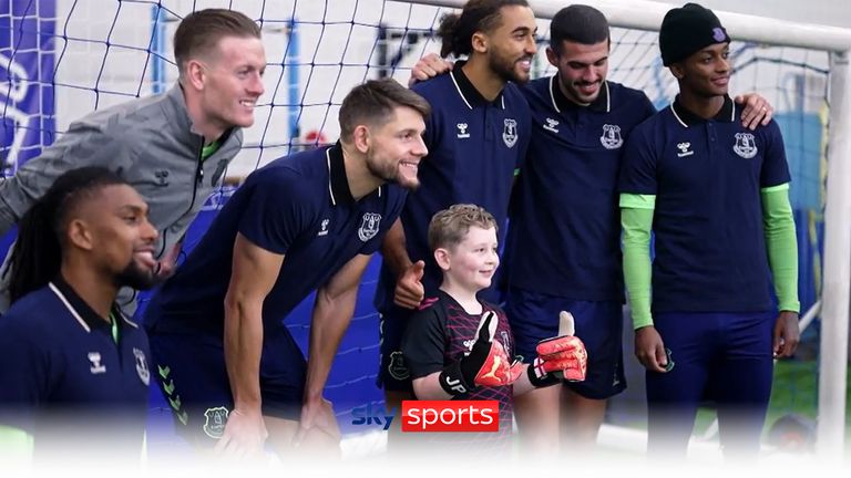 Jordan Pickford made a young fan&#39;s day with a surprise Everton training session, after reading a letter from his Mum detailing his fight with a serious illness.