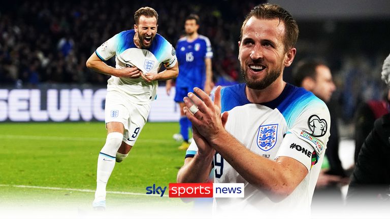 England&#39;s Harry Kane applauds fans