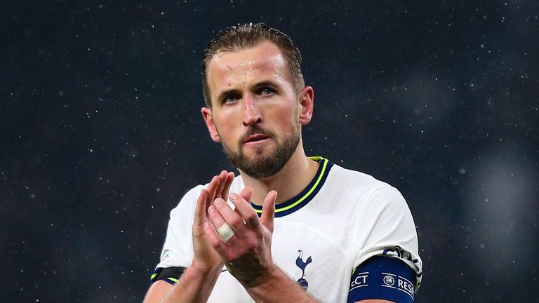 LONDON, ENGLAND - MARCH 08: Harry Kane of Tottenham Hotspur applauds the fans after the UEFA Champions League round of 16 leg two match between Tottenham Hotspur and AC Milan at Tottenham Hotspur Stadium on March 8, 2023 in London, United Kingdom. (Photo by Craig Mercer/MB Media/Getty Images)