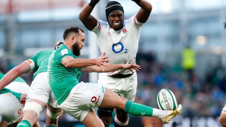 Maro Itoje tries to charge down a kick from Jamison Gibson-Park