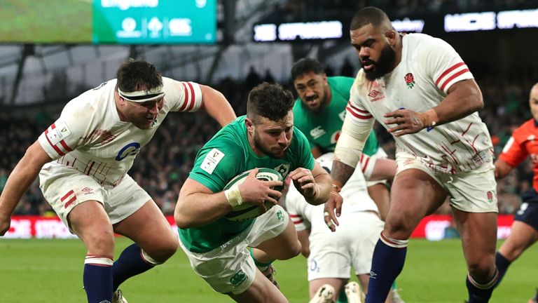 Robbie Henshaw scores Ireland's second try