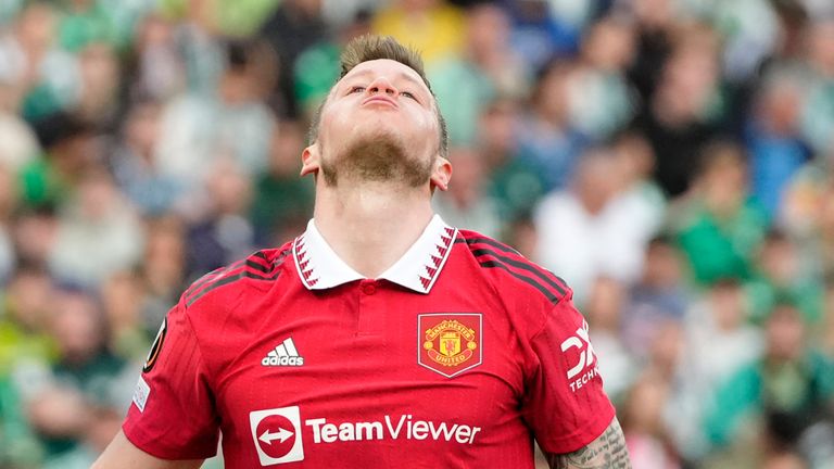 Manchester United's Wout Weghorst reacts after missing an opportunity to score during the Europa League round of 16 second leg soccer match between Real Betis and Manchester United at the Benito Villamarin stadium in Seville, Spain, Thursday, March 16, 2023. (AP Photo/Jose Breton)