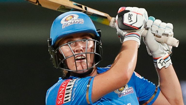 England's Nat Sciver-Brunt smashed an unbeaten 72 off 38 balls as the Mumbai Indians booked their spot in Sunday's WPL final