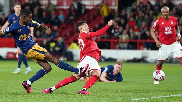 Alexander Isak shoots on goal against Nottingham Forest