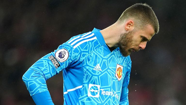 David de Gea luce triste tras conceder el tercer gol del Liverpool 