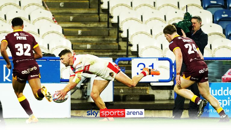Konrad Hurrell finds Tommy Makinson with a super pass as St Helens extend their lead over Huddersfield. 