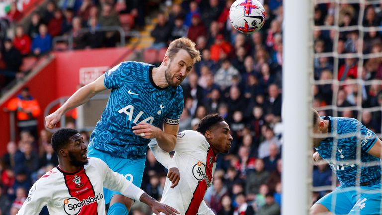 Harry Kane heads Spurs back in front at Southampton