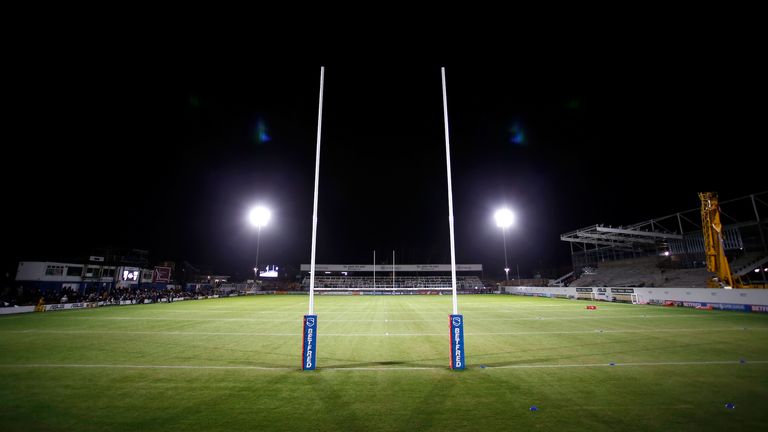 La modification du montage télévisé intervient après une demande commerciale RFL et RL concernant des problèmes avec la surface de jeu au Be Well Support Stadium