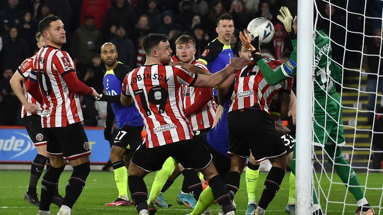 Sheffield United goalkeeper Wes Foderingham makes a save