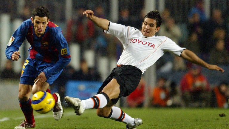 Xisco Muñoz en acción con el Valencia en 2004