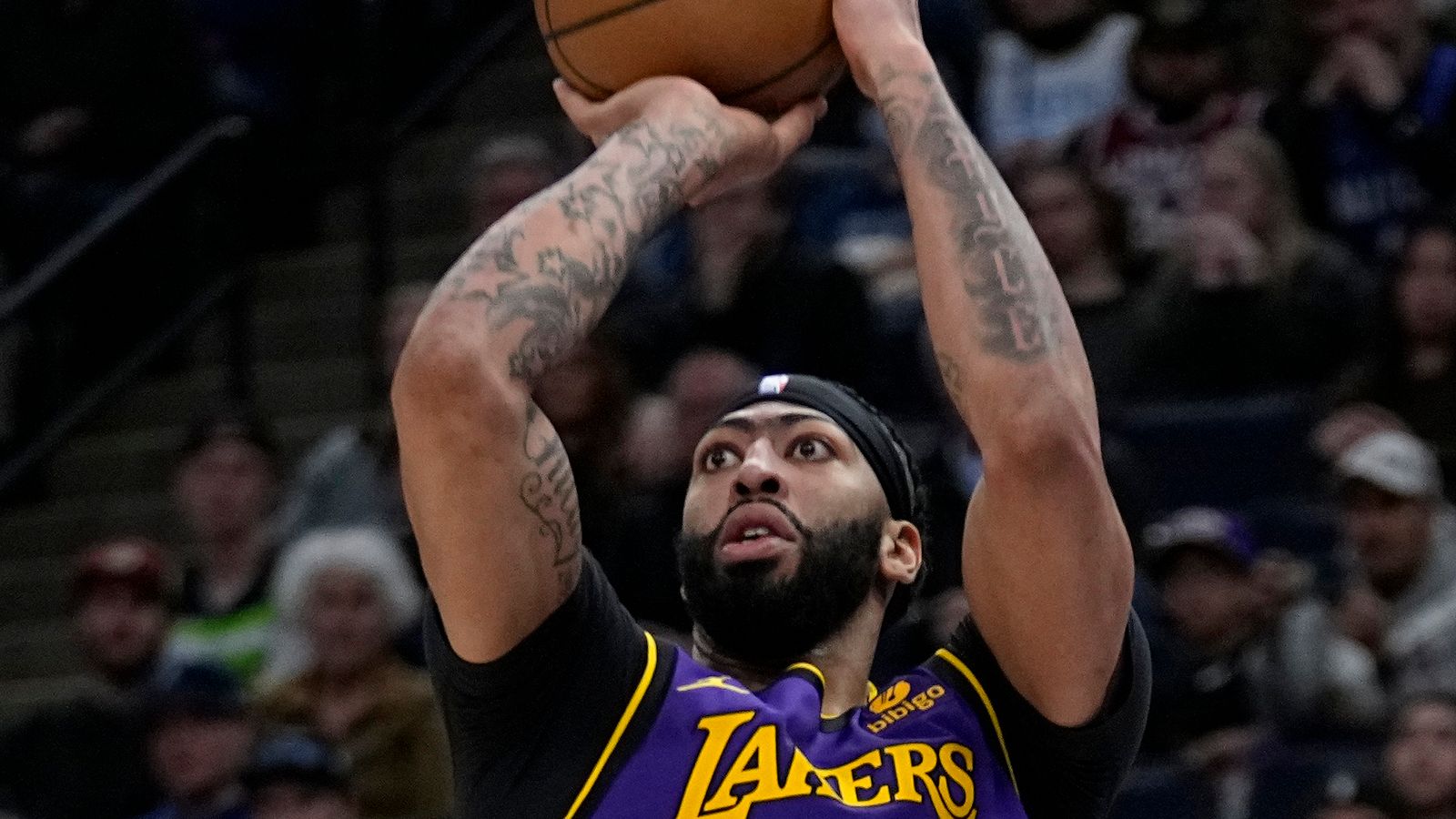 Anthony Davis and Los Angeles Lakers agree threeyear contract