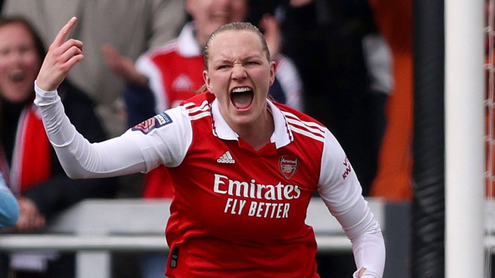 frida-maanum-signs-new-contract-with-arsenal-women