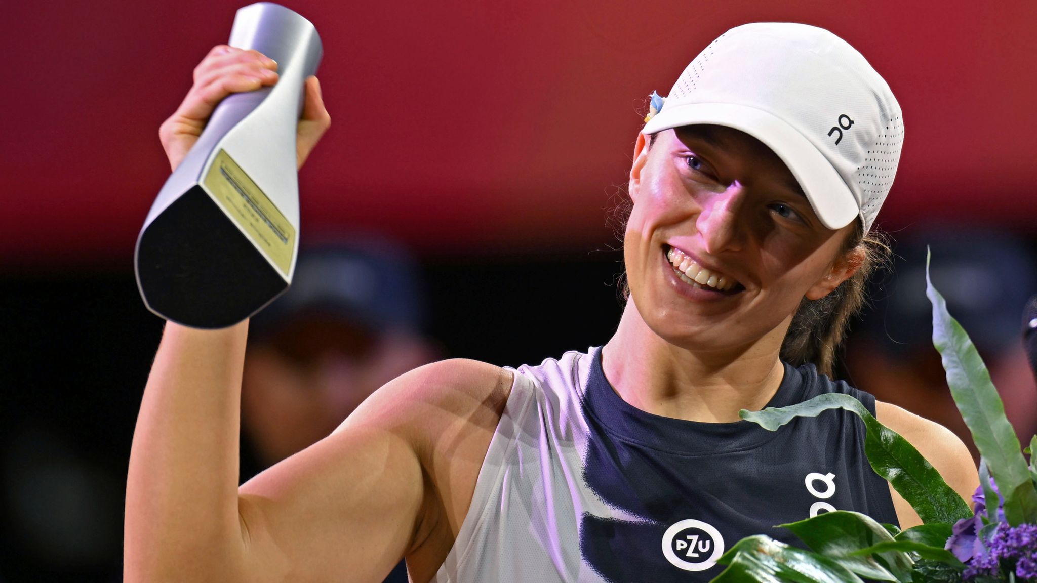 World No 1 Iga Swiatek beats Aryna Sabalenka to clinch Stuttgart title and a new Porsche Tennis News Sky Sports
