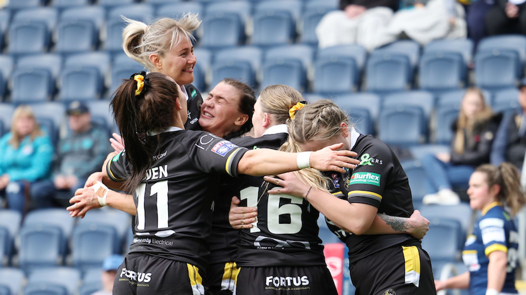 Super League Rivals Round Leeds Rhinos clinch dramatic win over Huddersfield Giants as York Valkyrie beat Leeds Rhinos Women Rugby League News Sky Sports