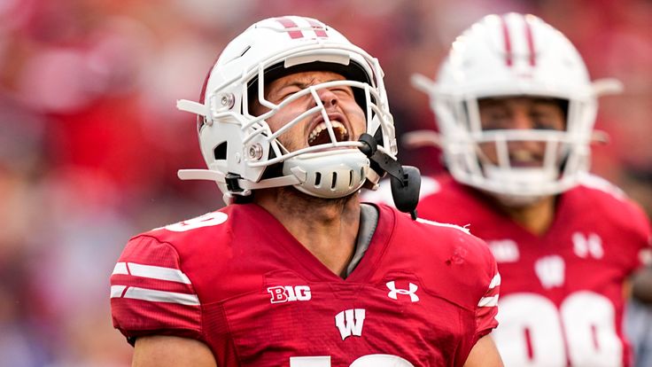 Wisconsin linebacker Nick Herbig 