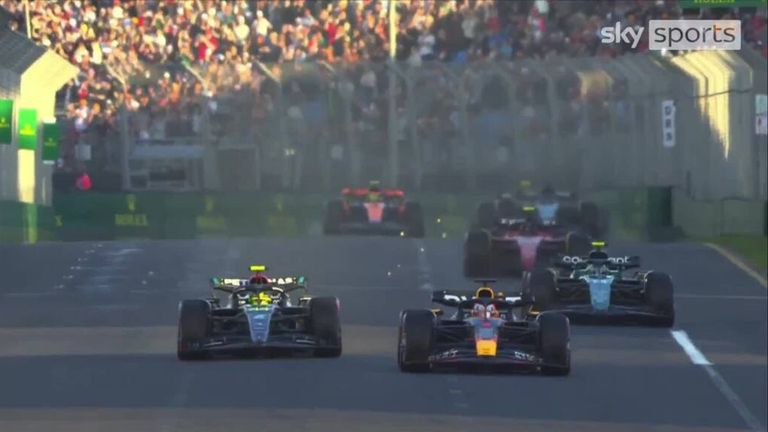 Max Verstappen memenangkan Grand Prix Australia yang mendebarkan dengan Lewis Hamilton dan Fernando Alonso bergabung dengannya di podium